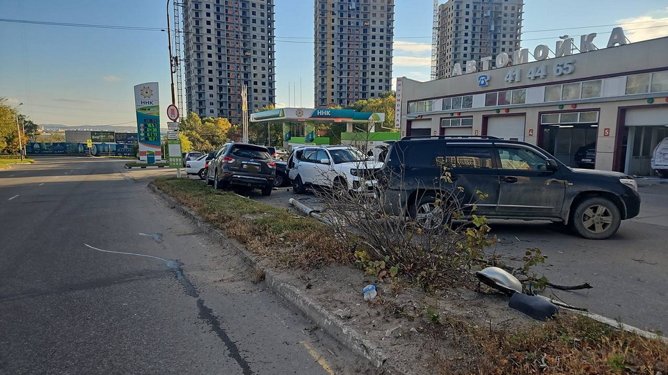 В Хабаровске водитель разбил четыре машины при попытке объехать голубя