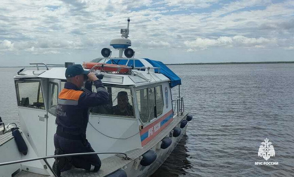 Спасатели ищут трёх рыбаков с перевернувшейся в Хабаровском крае лодки