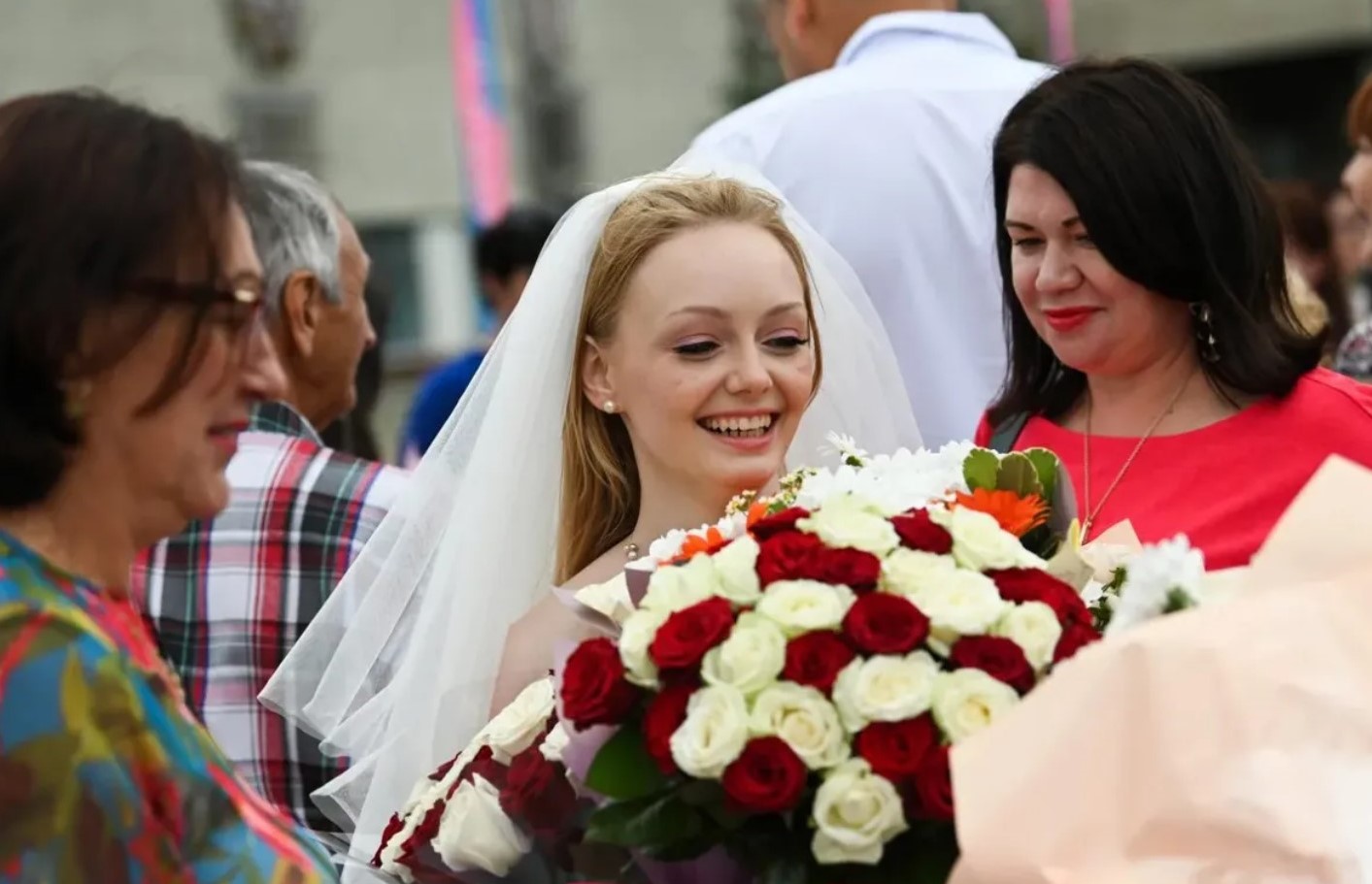 Хабаровчане массово сыграют свадьбы на городском Утёсе