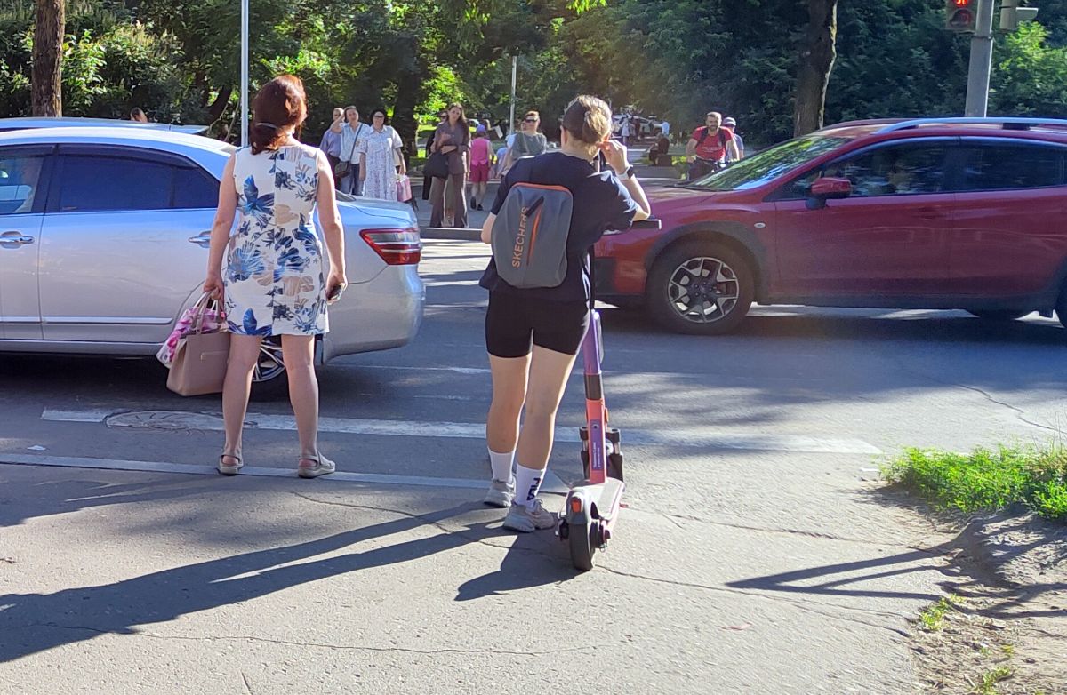 Электросамокатчики за два дня сбили трёх жителей Комсомольска-на-Амуре