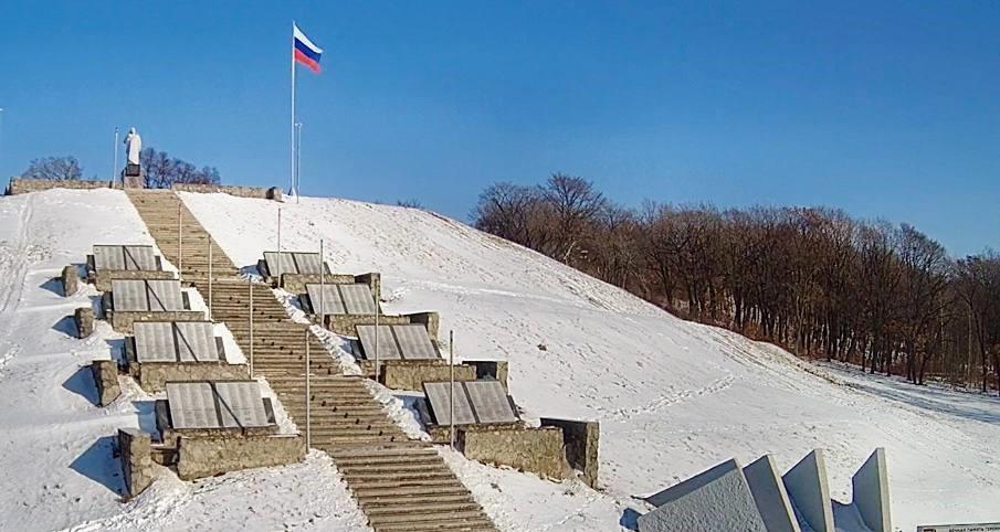 Государственный флаг России взмыл в Бикине на 15-метровую высоту