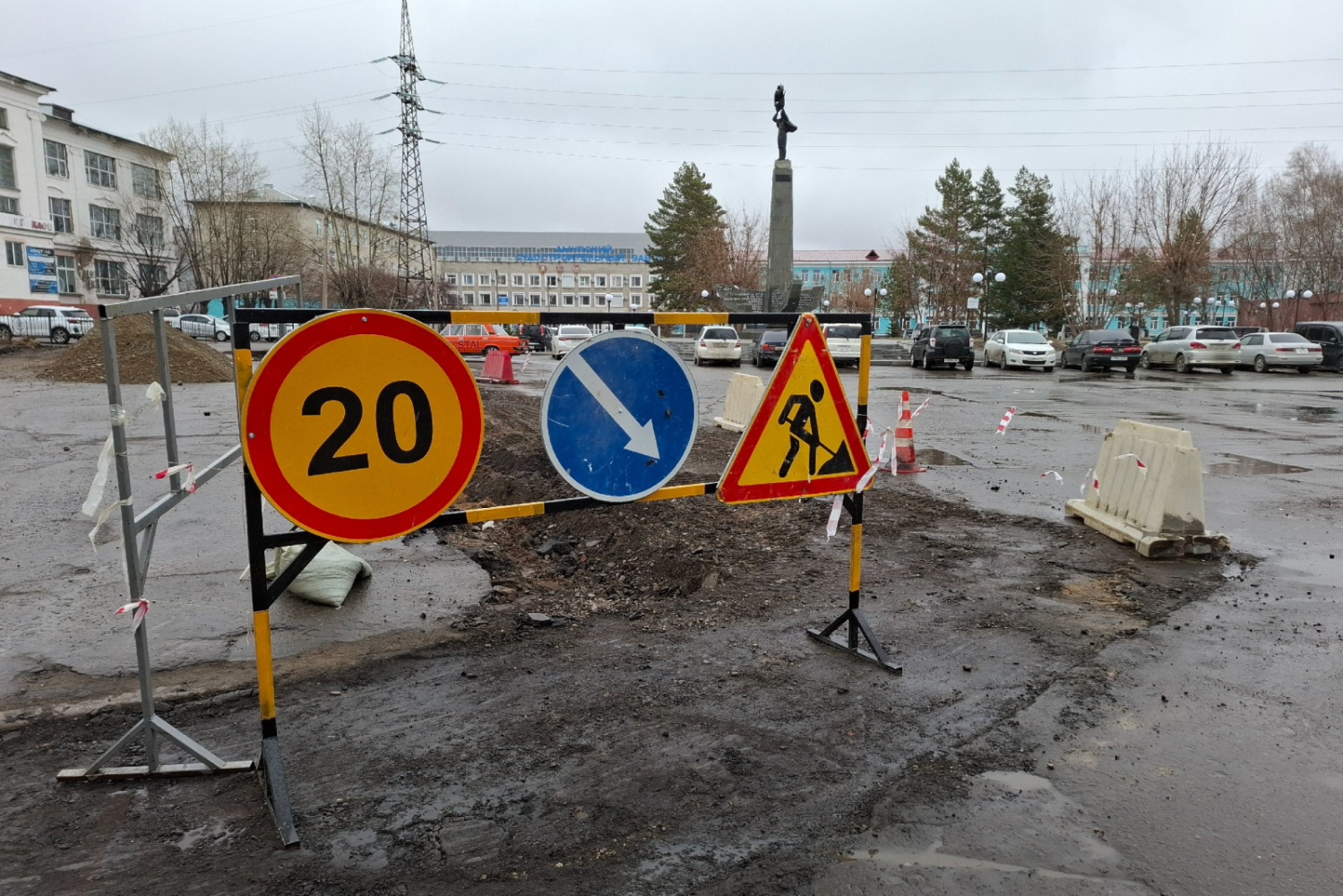 Аллею Труда приводят в порядок в Комсомольске-на-Амуре