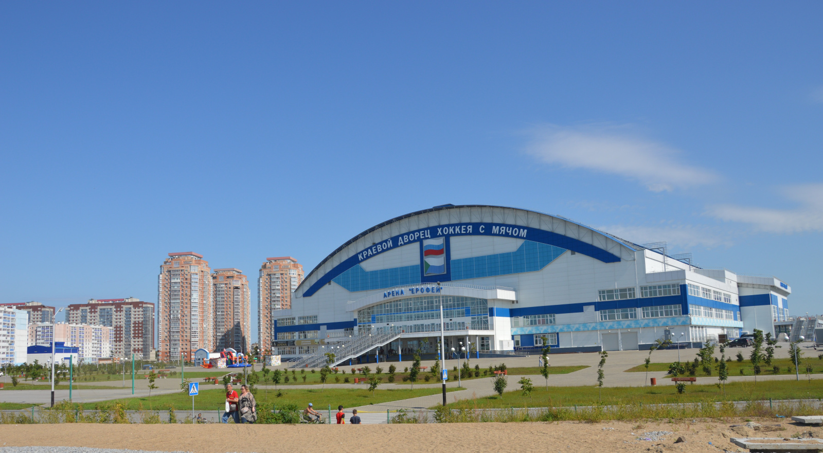 Лёд для нового сезона начали заливать в Хабаровске в арене «Ерофей»