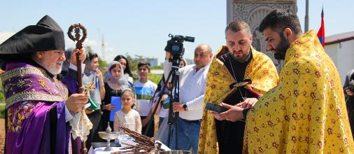 Армянский архиепископ освятил основы первого в Хабаровске апостольского храма