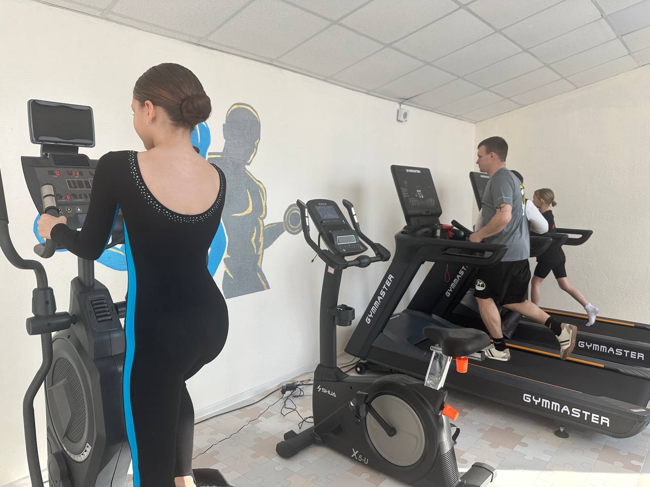 В Год спорта в Эльбане торжественно открыли обновлённый тренажерный зал