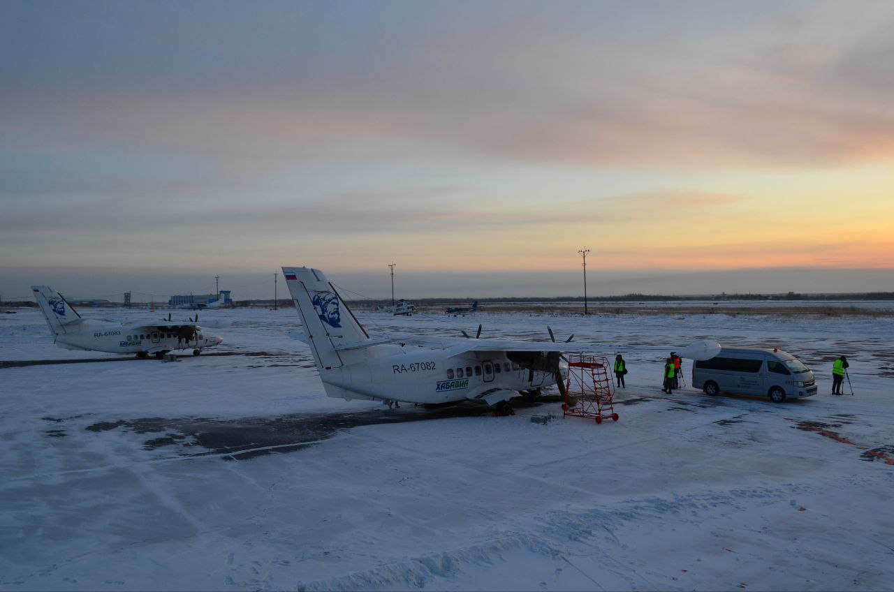 Авиарейсы из Хабаровска в Охотск и обратно переносят из-за снегопада