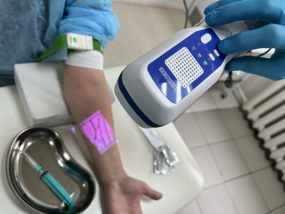 Новый веноискатель облегчит взятие крови у юных пациентов хабаровской больницы