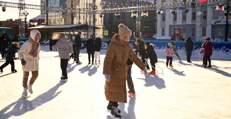 Жителей Хабаровского края зовут покататься на коньках, лыжах и поиграть в хоккей 