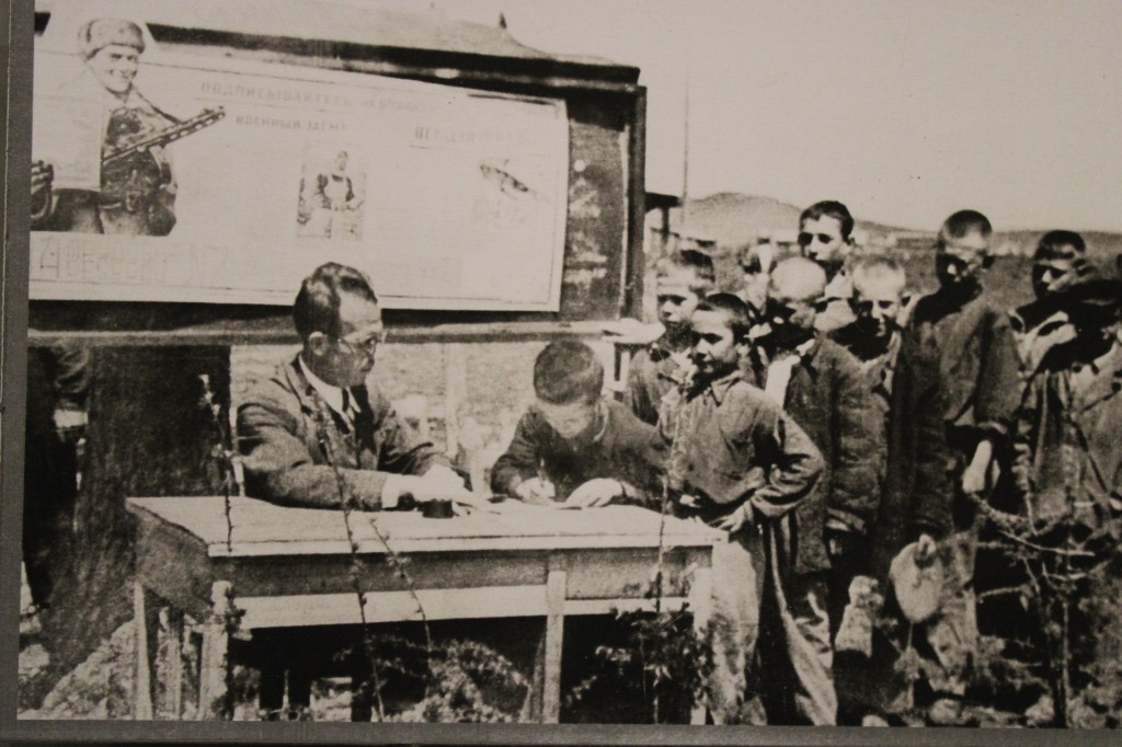 подписка на 2 гос военный заём Комсомольск 1943 г.jpg