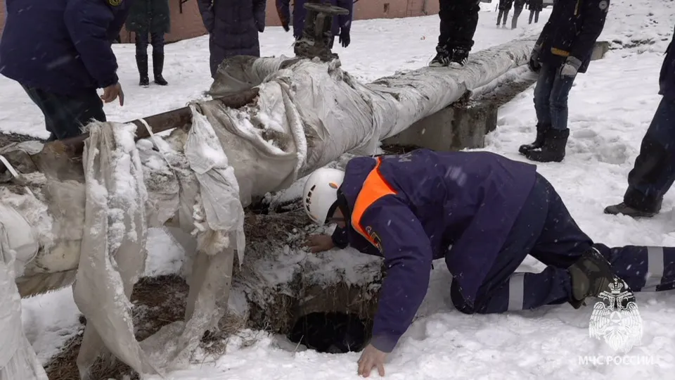 В пригороде Хабаровска 13-летний мальчик провалился в колодец