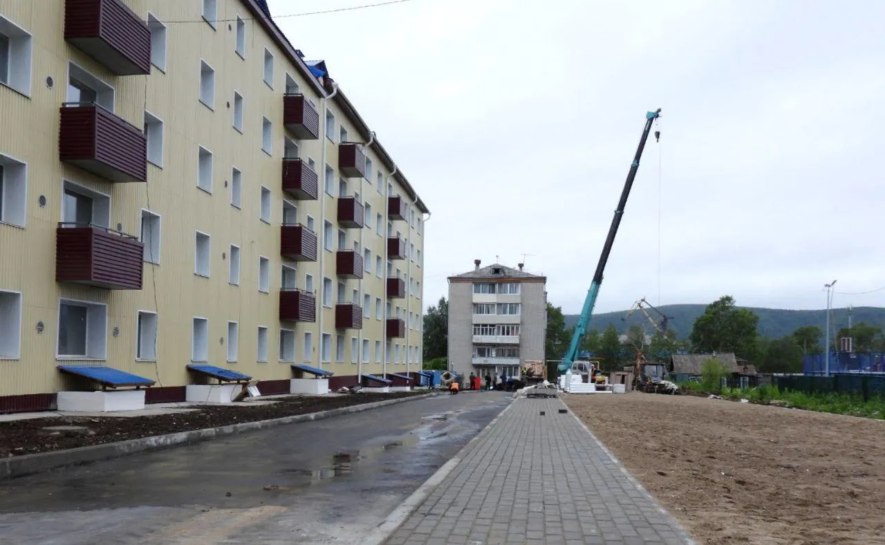 В Николаевске-на-Амуре у дома с низкими потолками будет самая большая парковка