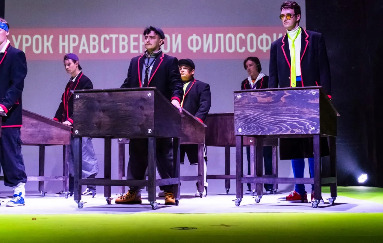 Хабаровский ТЮЗ показал диалог молодёжи XIX и XXI веков