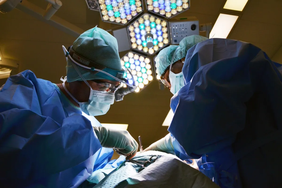 Хабаровские врачи спасли жизнь мужчине с разрывом аорты