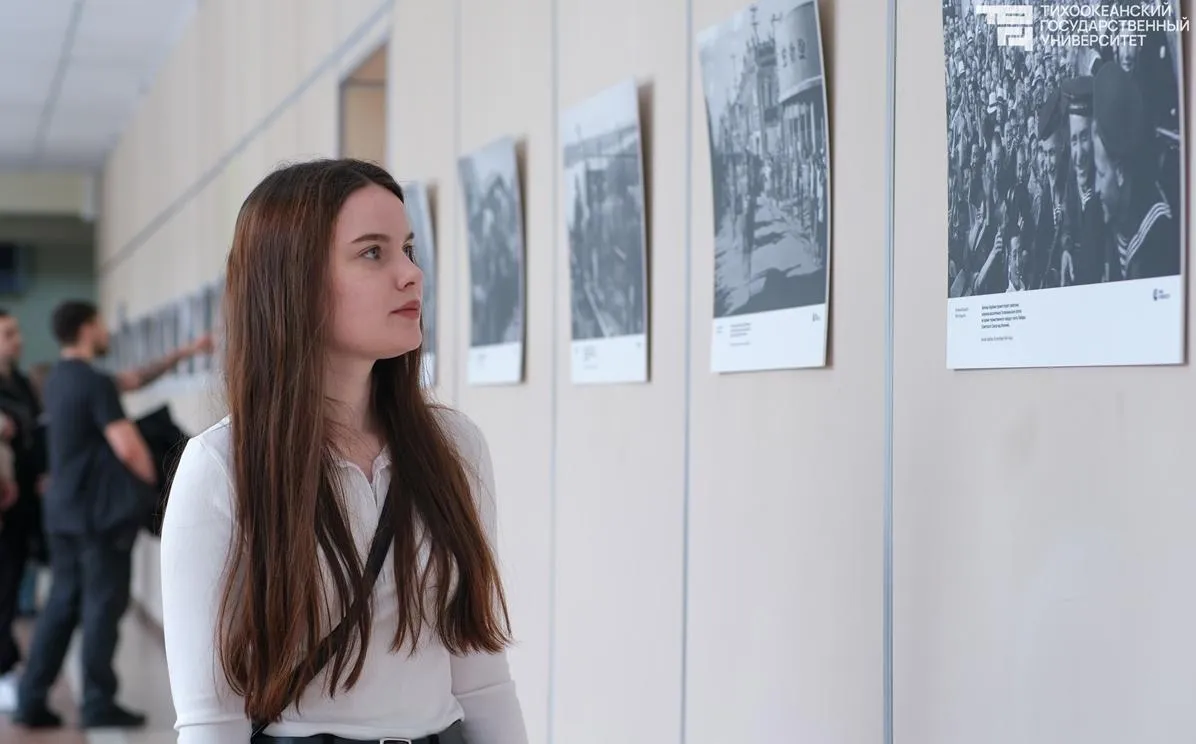 Фотовыставка «Освобождение. Мир народам» открылась в хабаровском ТОГУ