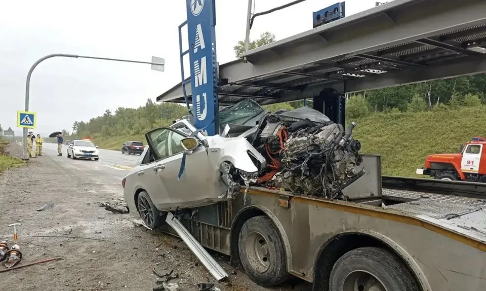 При столкновении с автовозом в Хабаровском крае погиб водитель