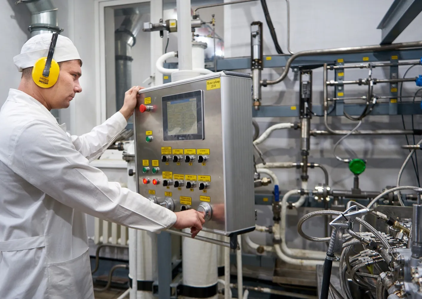 Ростех готовится к росту производства двигателей для самолёта SJ-100