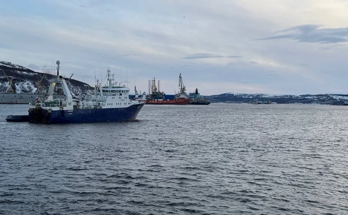 Минтаевая путина осложнена метеоусловиями в Охотском море 