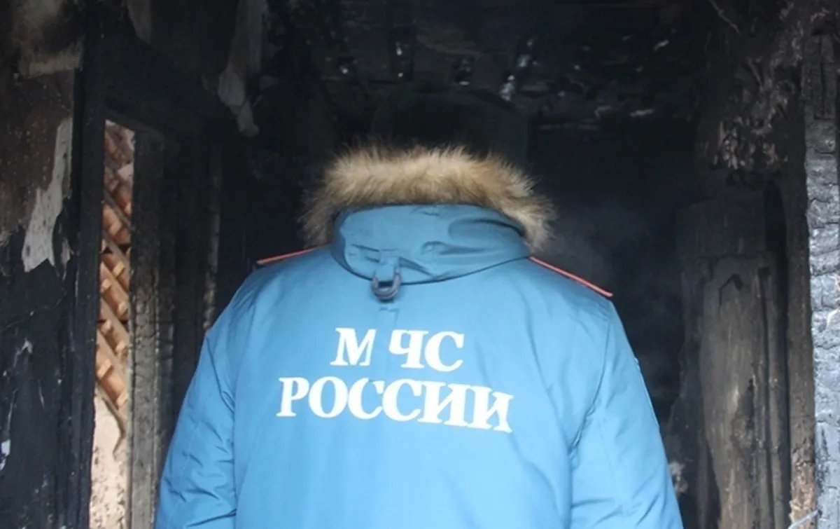 Спасатели ликвидируют пожар в больнице Комсомольска-на-Амуре