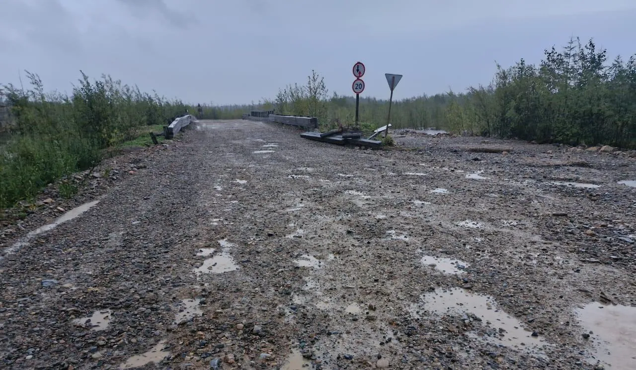 Вода ушла с подтопленной дороги к аэропорту Охотска