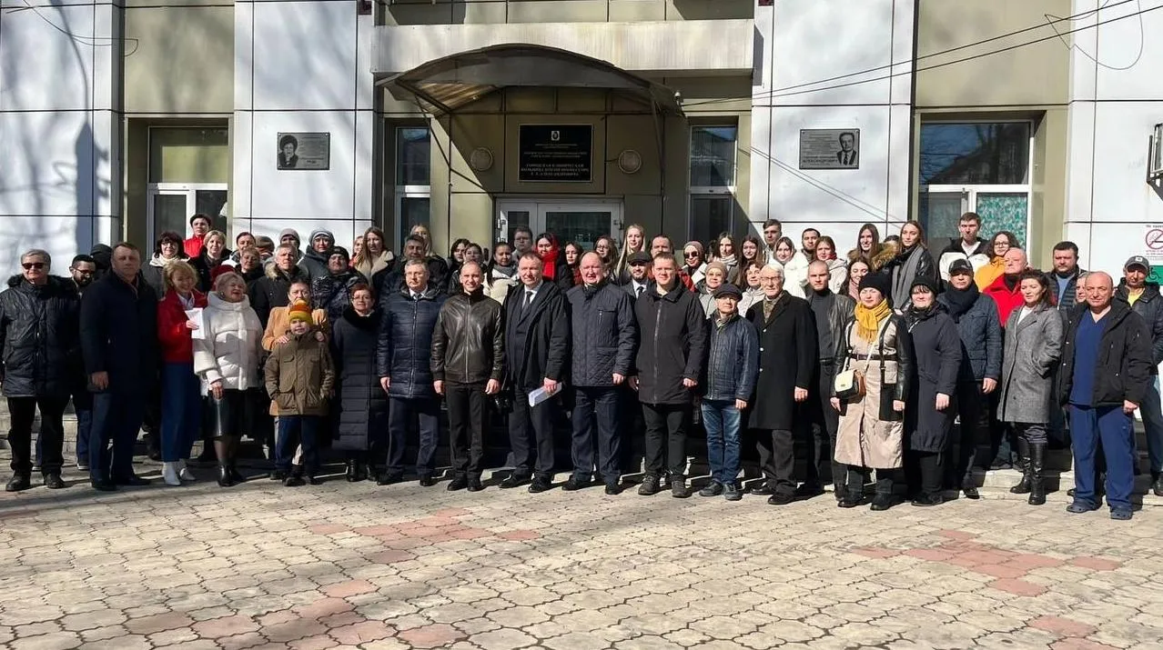 Имена известных медиков увековечены на здании Хабаровской городской больницы