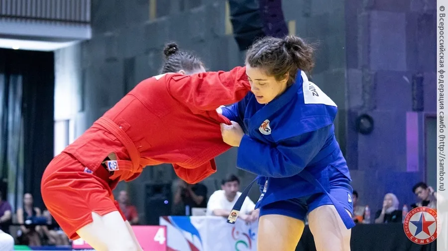 Воспитанница хабаровской школы победила на первенстве мира по самбо