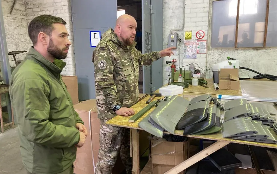 Вице-губернатор Хабаровского края передал партию техники бойцам в зону СВО