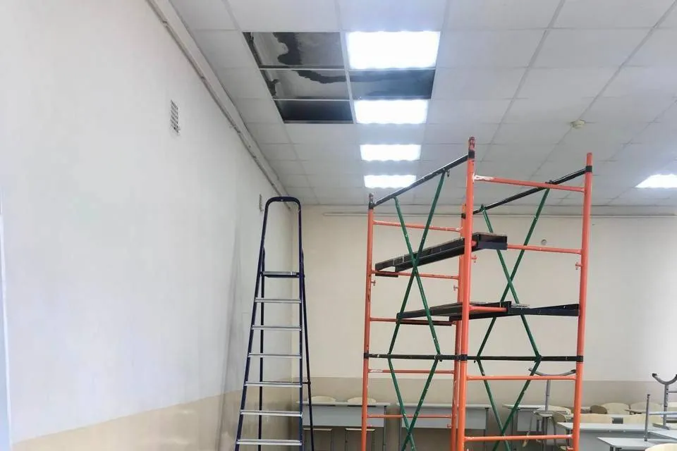 Хабаровский вуз наказали за обвалившийся потолок и протекающую крышу