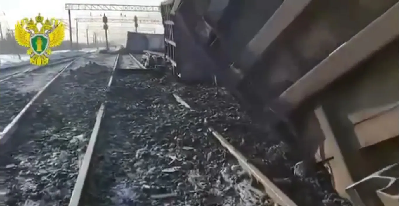 Десять вагонов с углем опрокинулись в Хабаровском крае