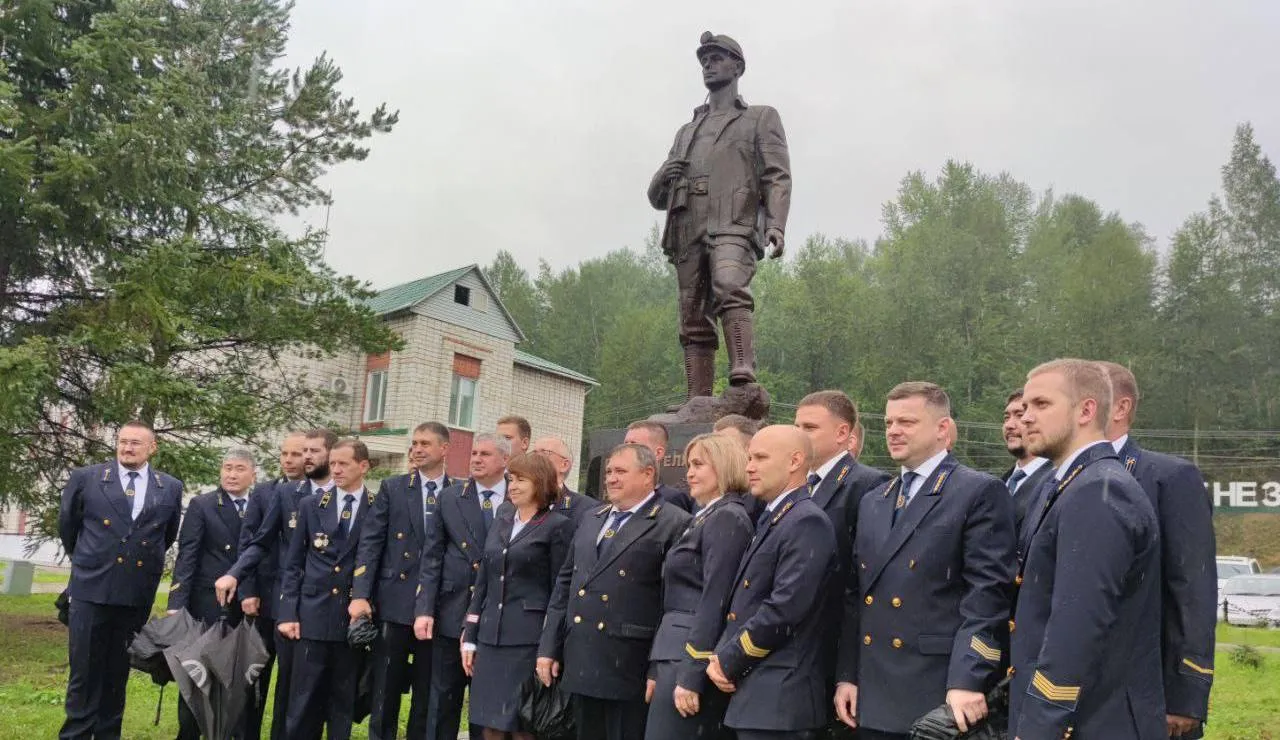 Памятник шахтёру торжественно открыли в Чегдомыне