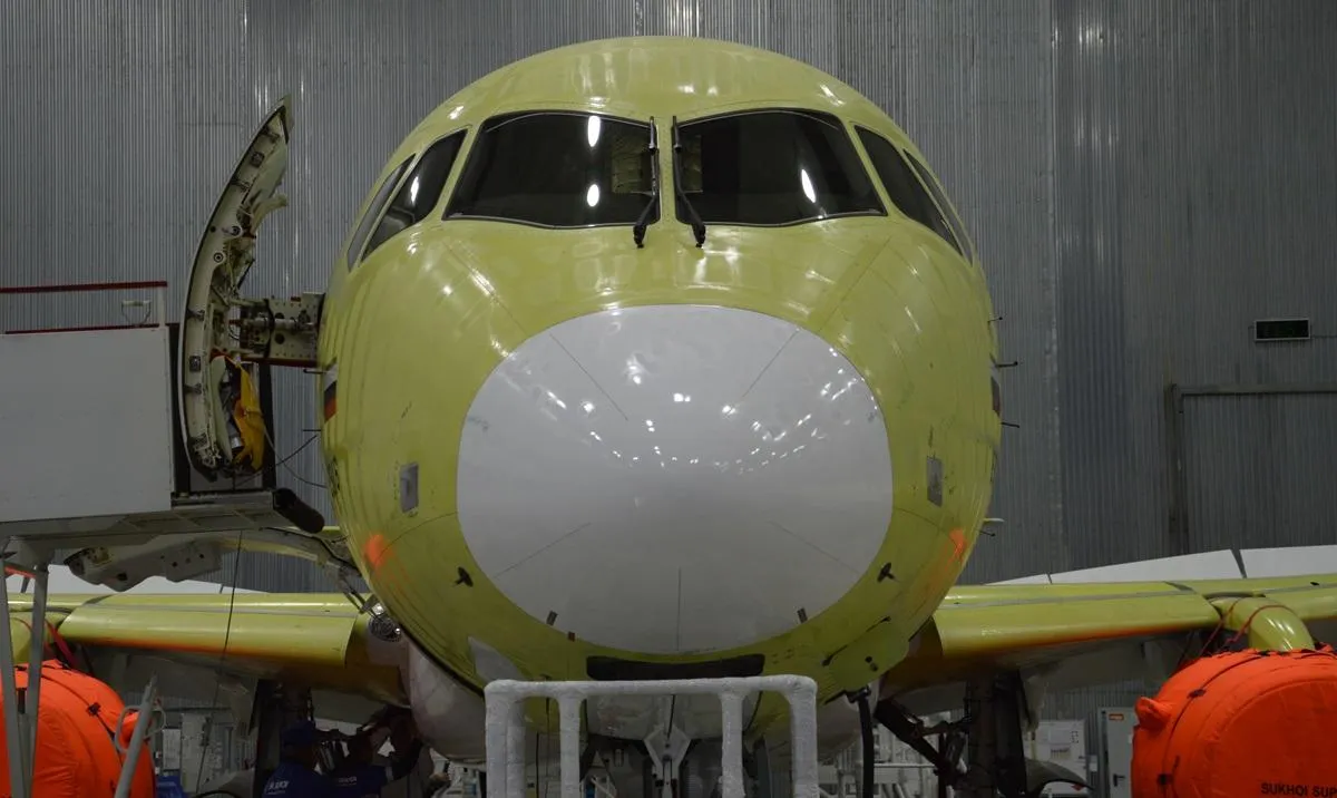 Комсомольский-на-Амуре самолёт SSJ-100 первым в России получил электронное лётное руководство