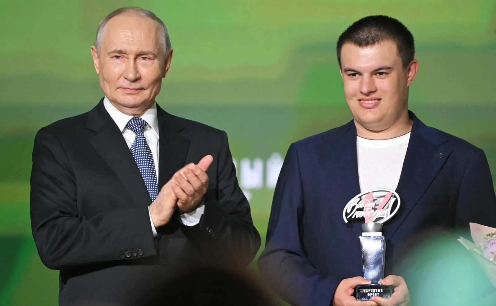 Владимир Путин на форуме «Всё для победы!» наградил лауреатов премии ОНФ