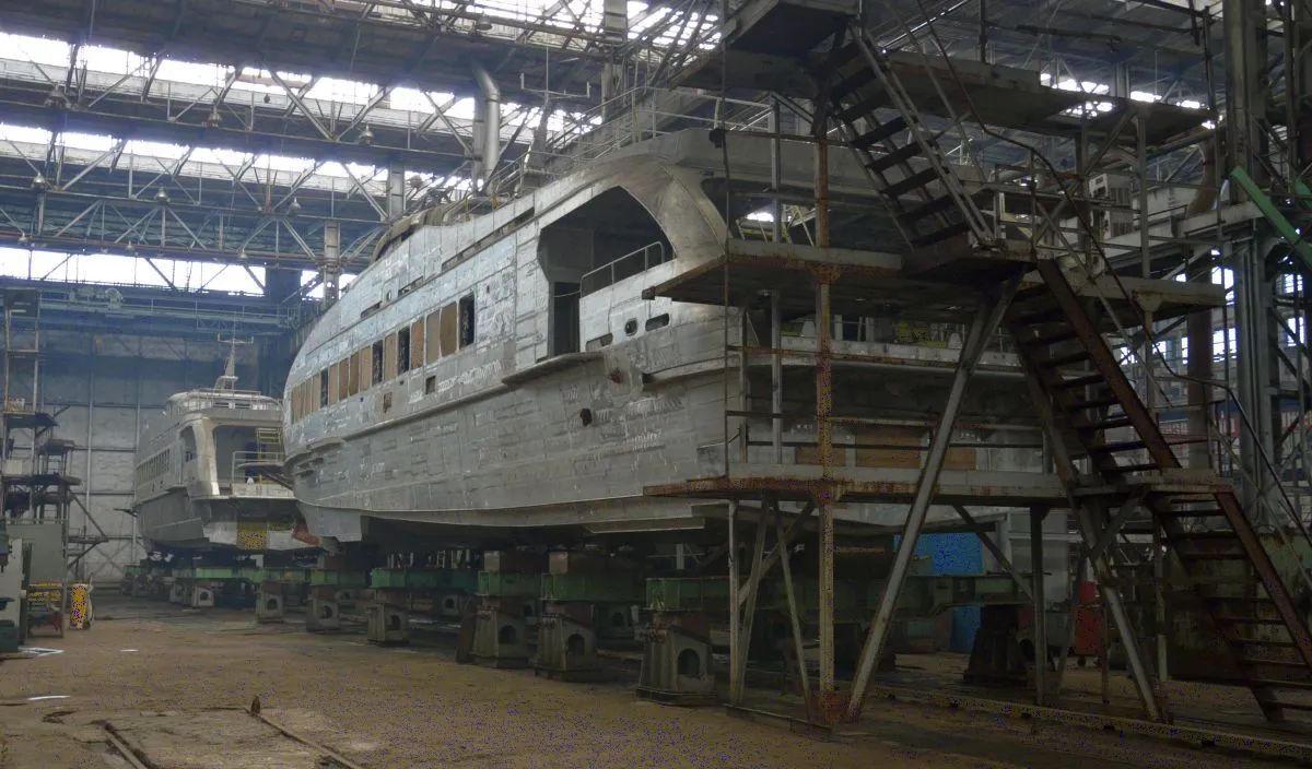 Губернатор Демешин поручил сохранить Хабаровский судостроительный завод