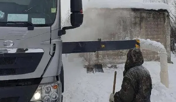 Коммунальную аварию на водоводе устраняют в Новом Ургале