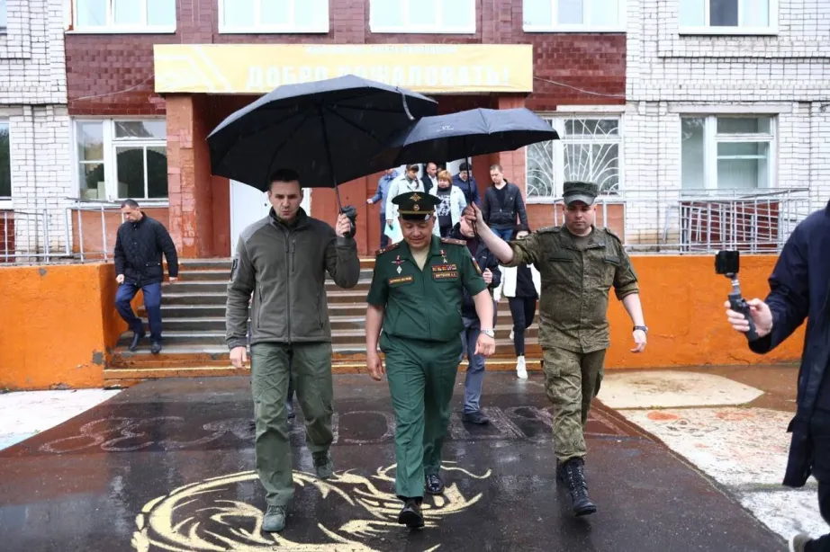 Дмитрий Демешин: власть должна держать зонт над Героями России, а не наоборот