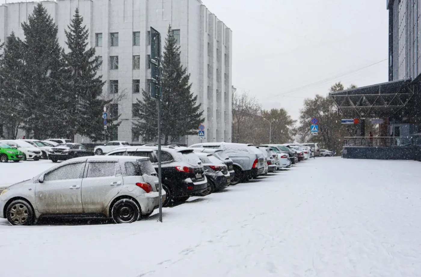 В Хабаровске на несколько дней запрещена парковка у площади имени Ленина