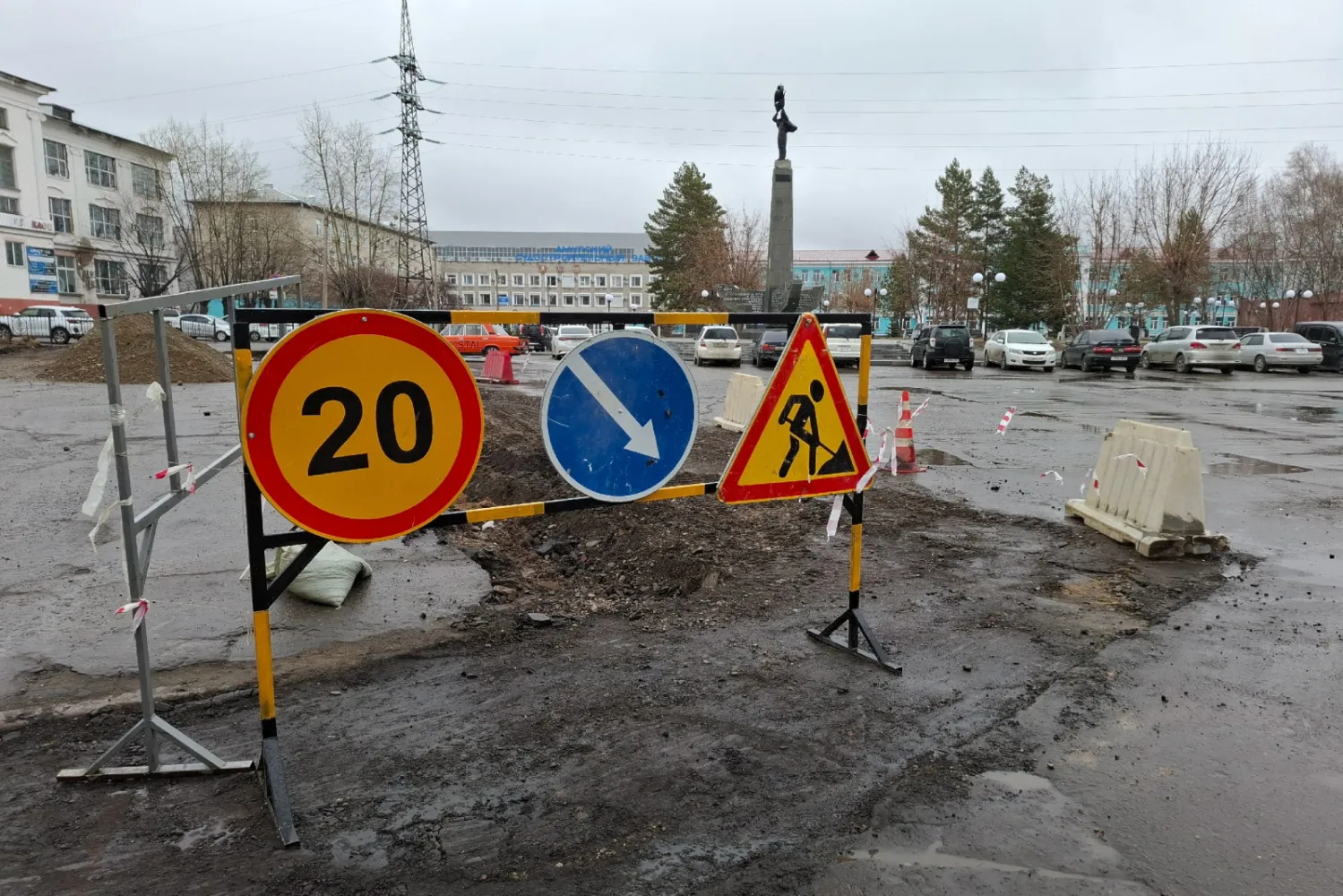 Аллею Труда приводят в порядок в Комсомольске-на-Амуре