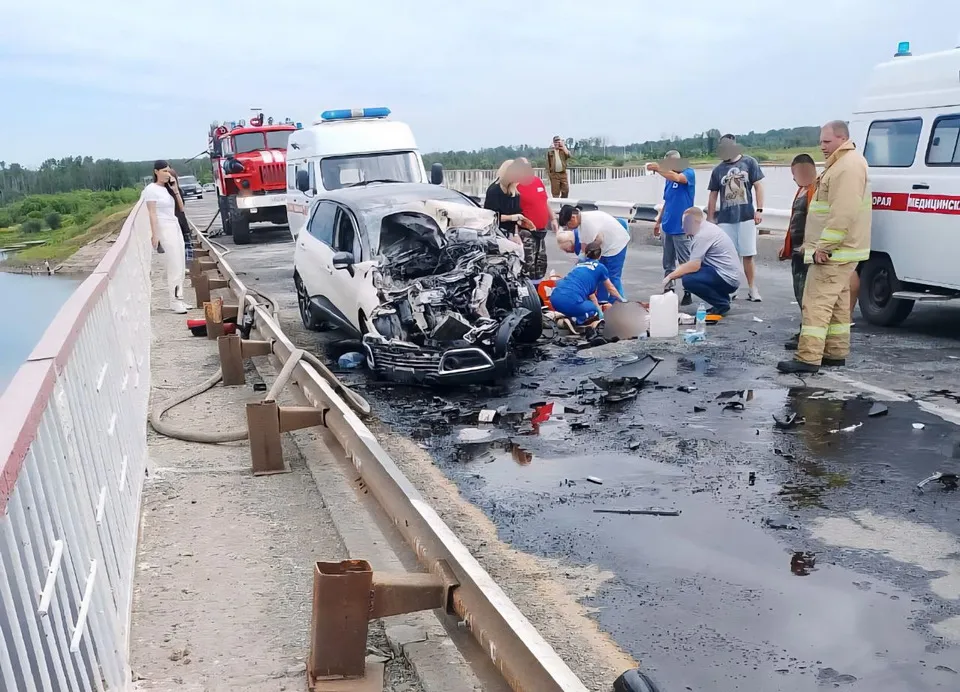 В Хабаровском крае автомобиль насмерть сбил дорожного рабочего