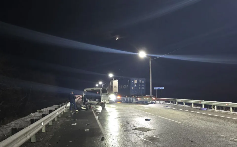 Водитель служебного УАЗа погиб в лобовом ДТП с фурой в Хабаровском крае