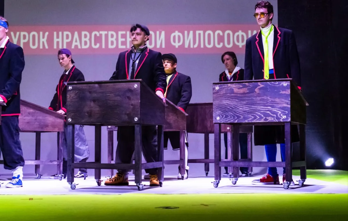 Хабаровский ТЮЗ показал диалог молодёжи XIX и XXI веков