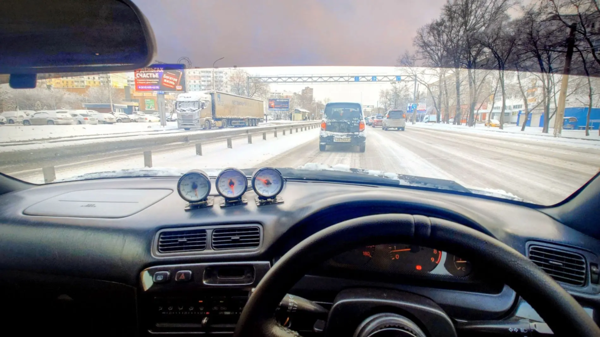 Многочасовые пробки сковали Хабаровск из‑за гололёда утром 7 апреля