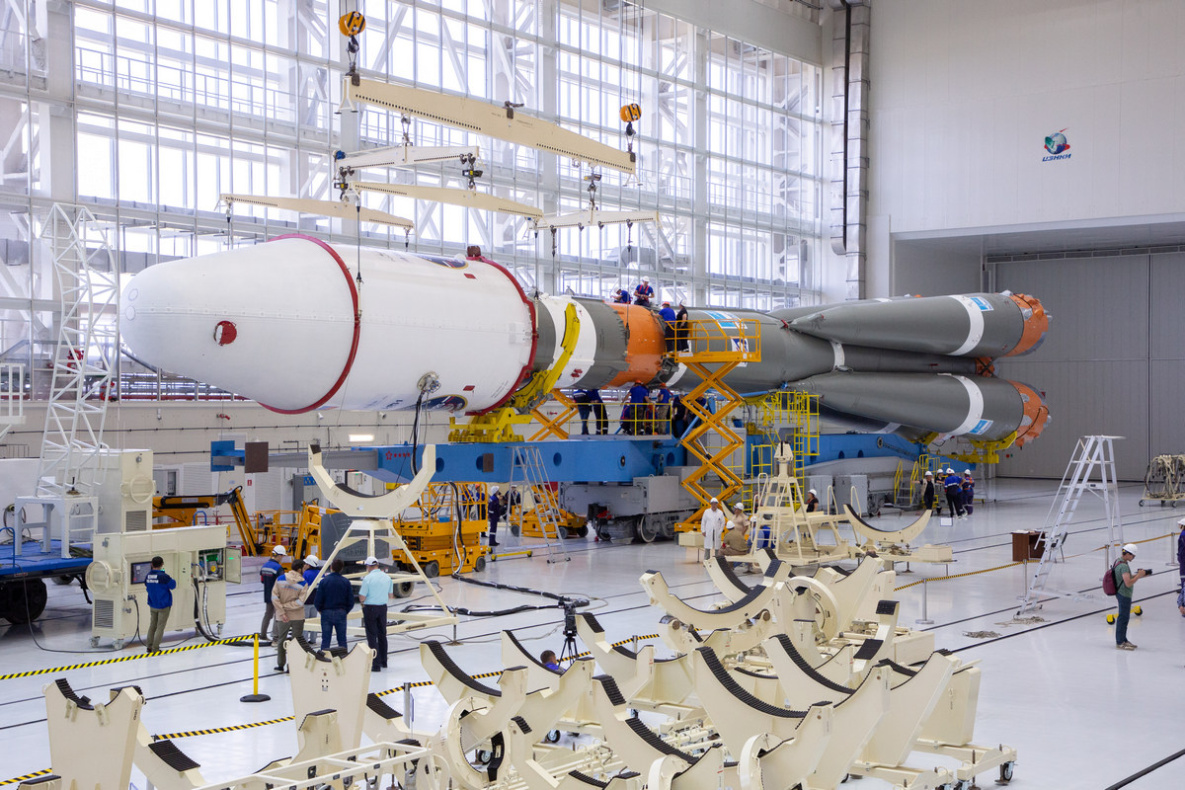Ракету «Союз-2.1б» готовят к запуску на Луну на космодроме Восточный
