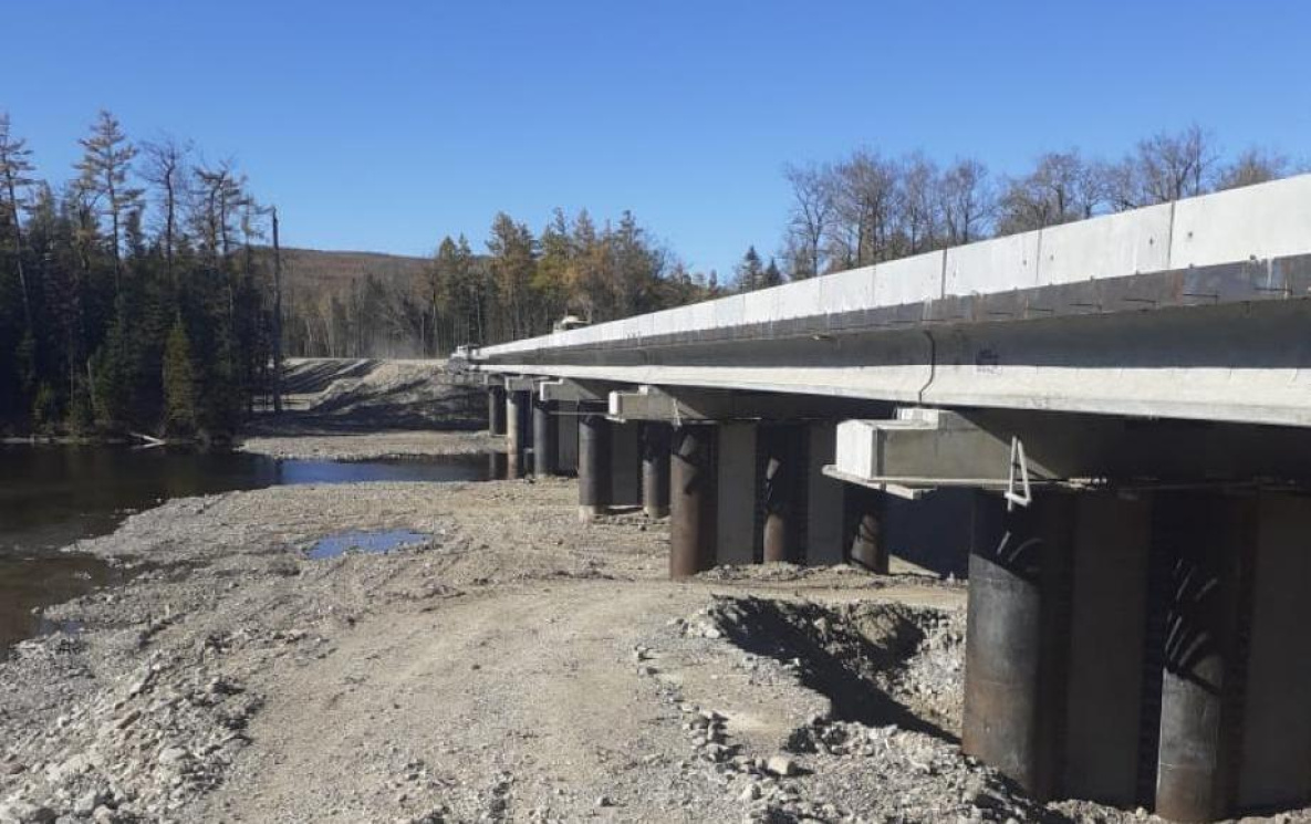 Соединяющую 17 поселений трассу и мост реконструировали в Хабаровском крае