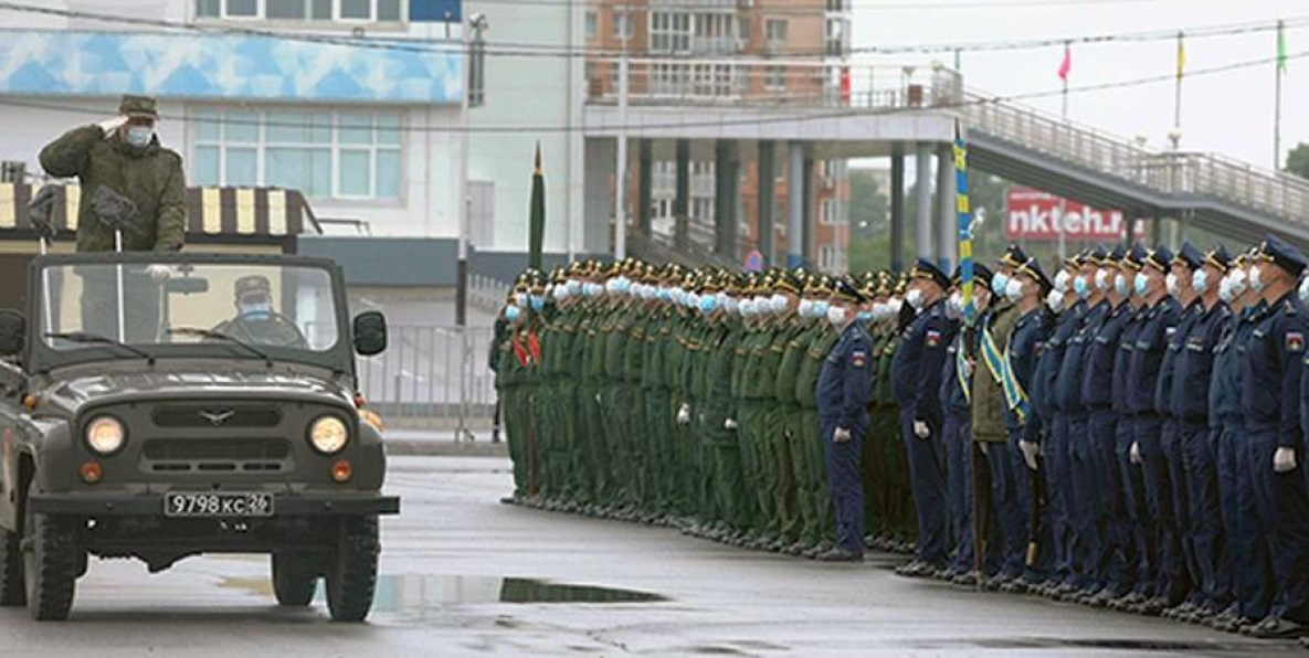 Морпехов на Параде Победы в Хабаровске сменят подводники