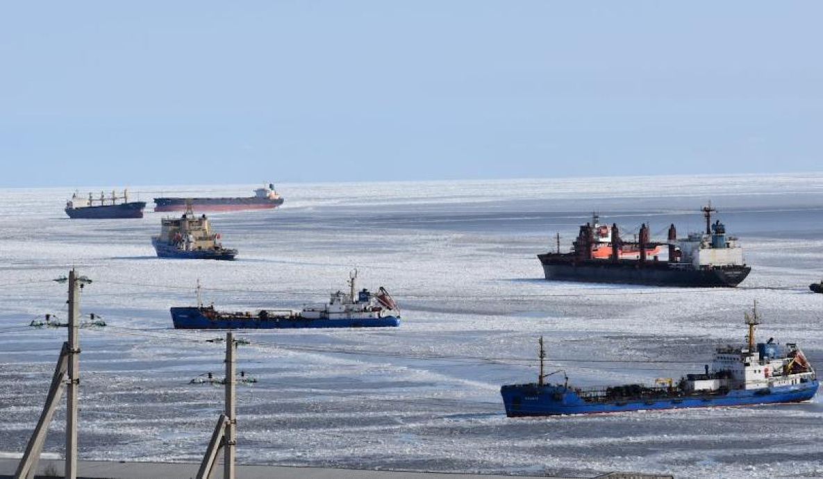 Портовики Татарского пролива подсчитывают убытки из-за аномальных льдов