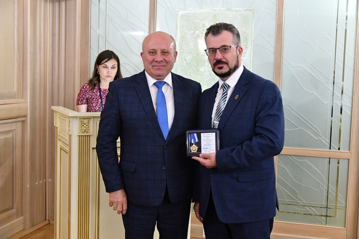 Замдиректора ДВИУ – РАНХиГС получил орден от мэра Хабаровска