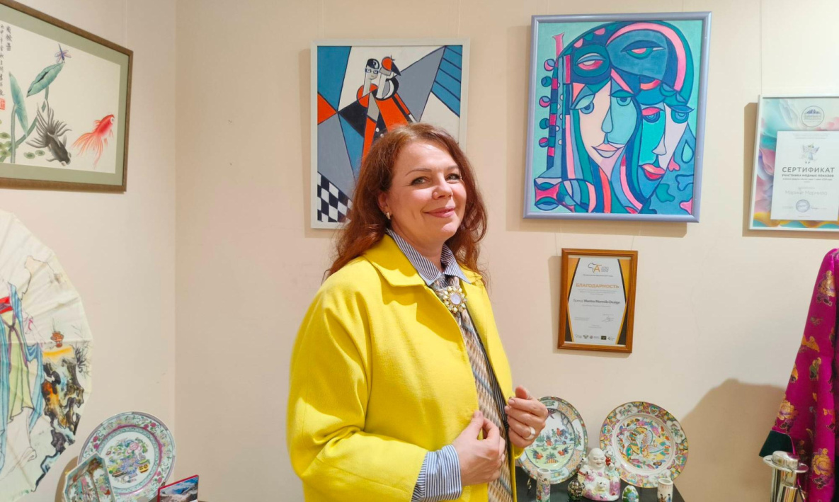 Хабаровский дизайнер устроила выставку изящных антикварных вещей