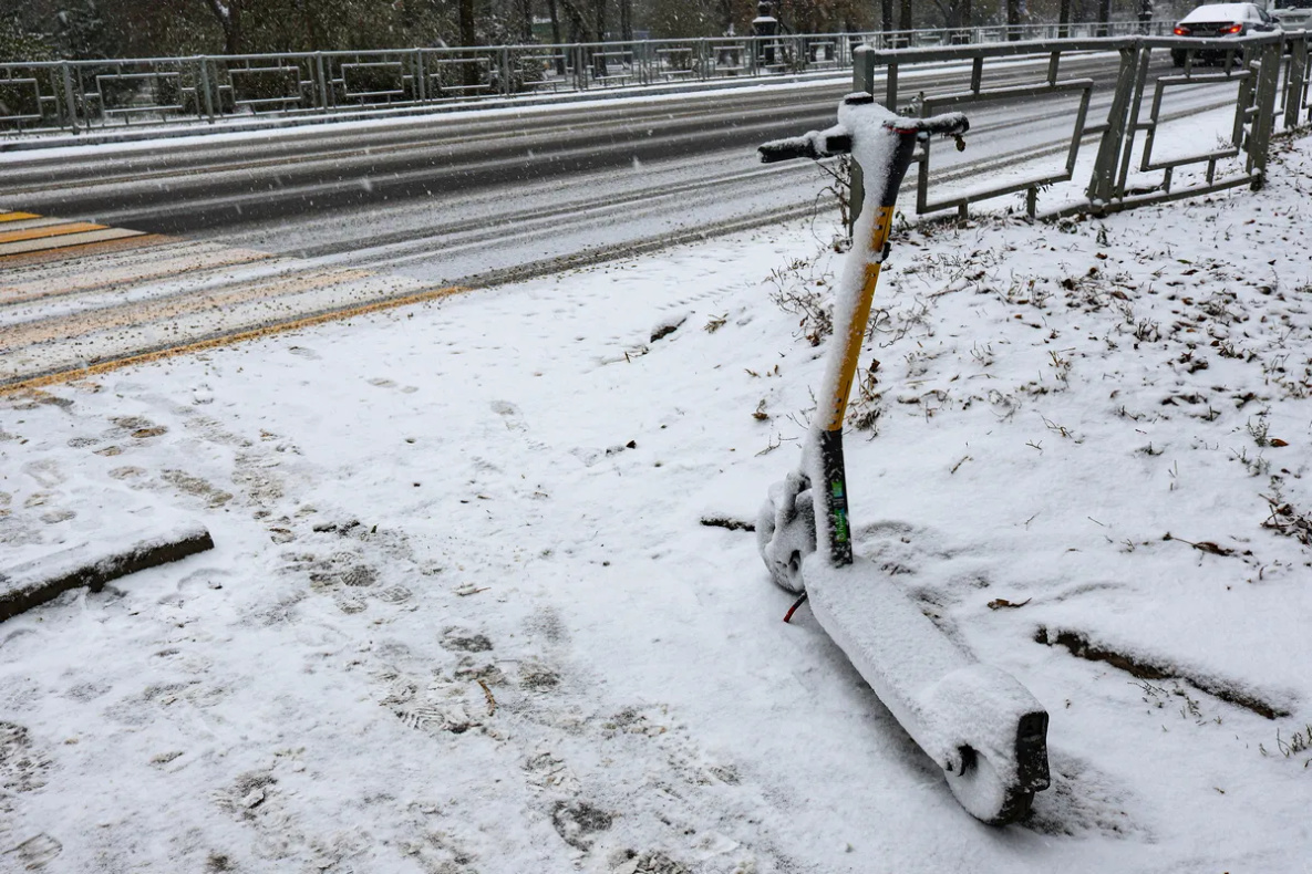 Брошенные электросамокаты будут эвакуировать с улиц Хабаровска