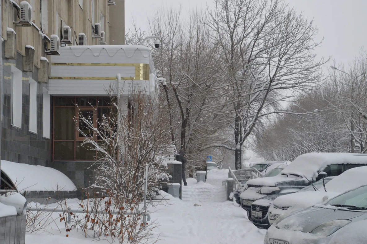 Жителям многоквартирных домов Хабаровска напомнили о нормативах уборки снега