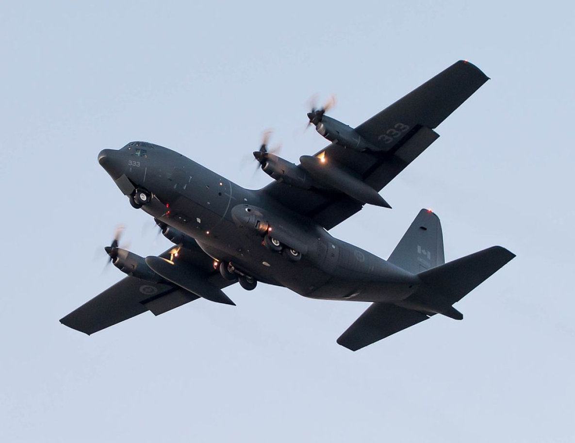 Военный самолет Бангладеш экстренно приземлился в Хабаровске 