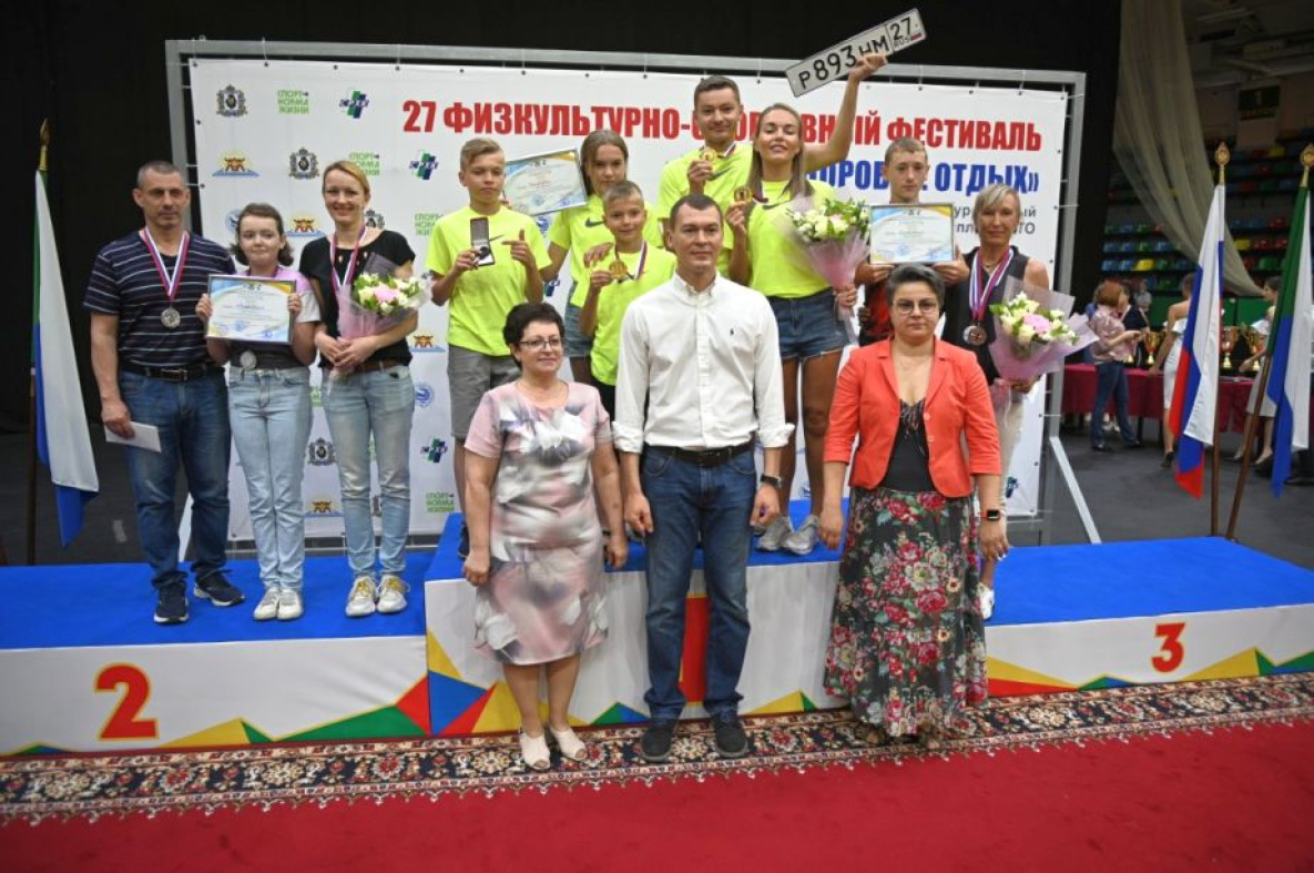 Самой спортивной семье Хабаровского края подарили «Ладу Гранта»